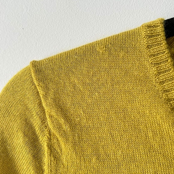 Bossini 100% Wool Chartreuse V-Neck Sweater - Picture 5 of 16